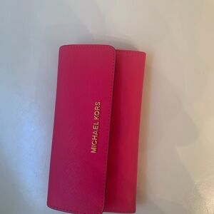 Michael Kors Pink Leather Wallet Sleek Design